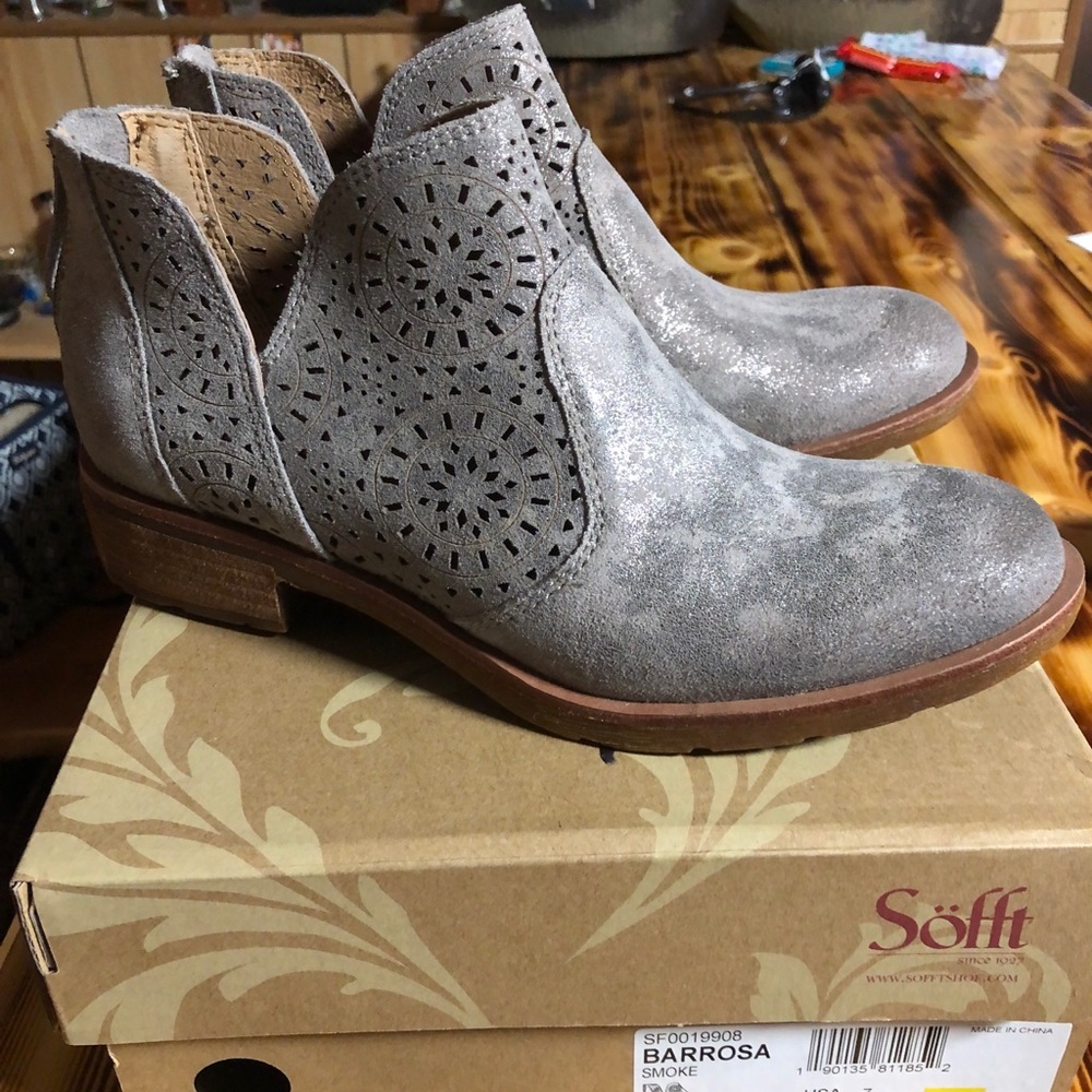 sofft Barrosa Suede Block Heel Booties